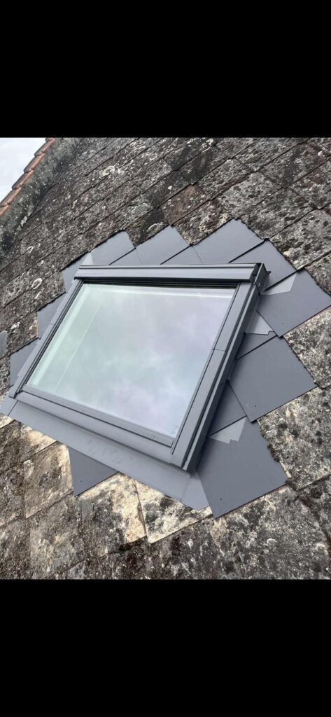 Pose de Vélux sur toiture ancienne à Albertville Savoie