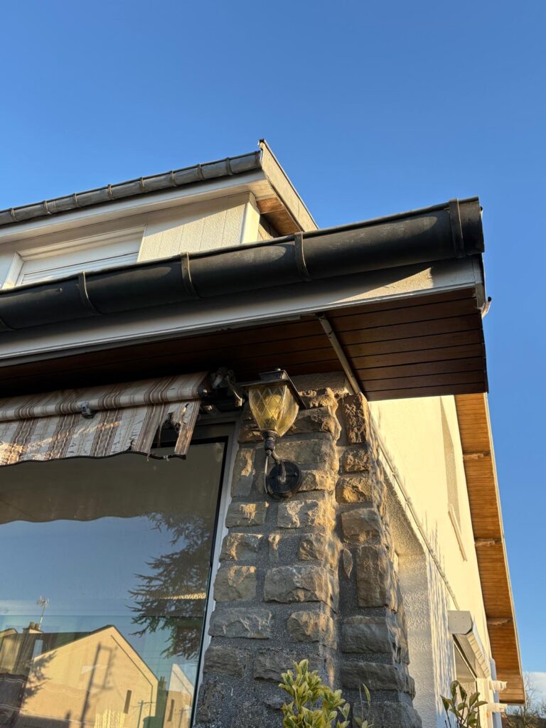 remplacement de gouttières anciennes à Albertville par des gouttières en alu